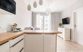 LUX 2 pokojowe Apartment in Warszawa z bezpłatnym podziemnym parkingem
